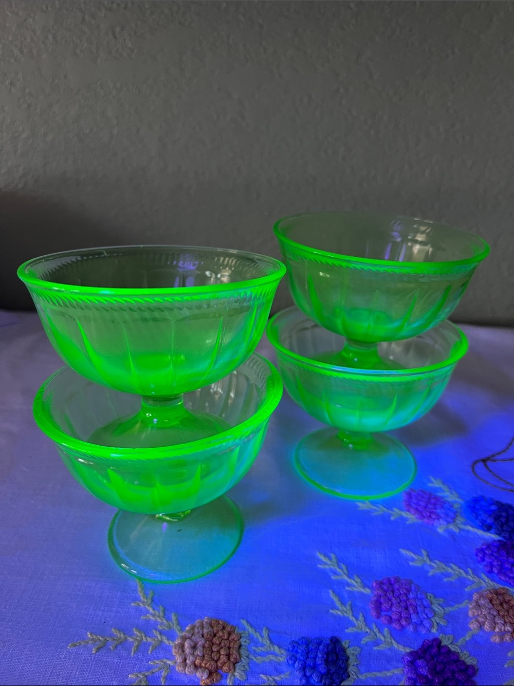 Set of 4 Sherbet Cups Federal Glass Colonial Fluted Rope Green, UV Glass